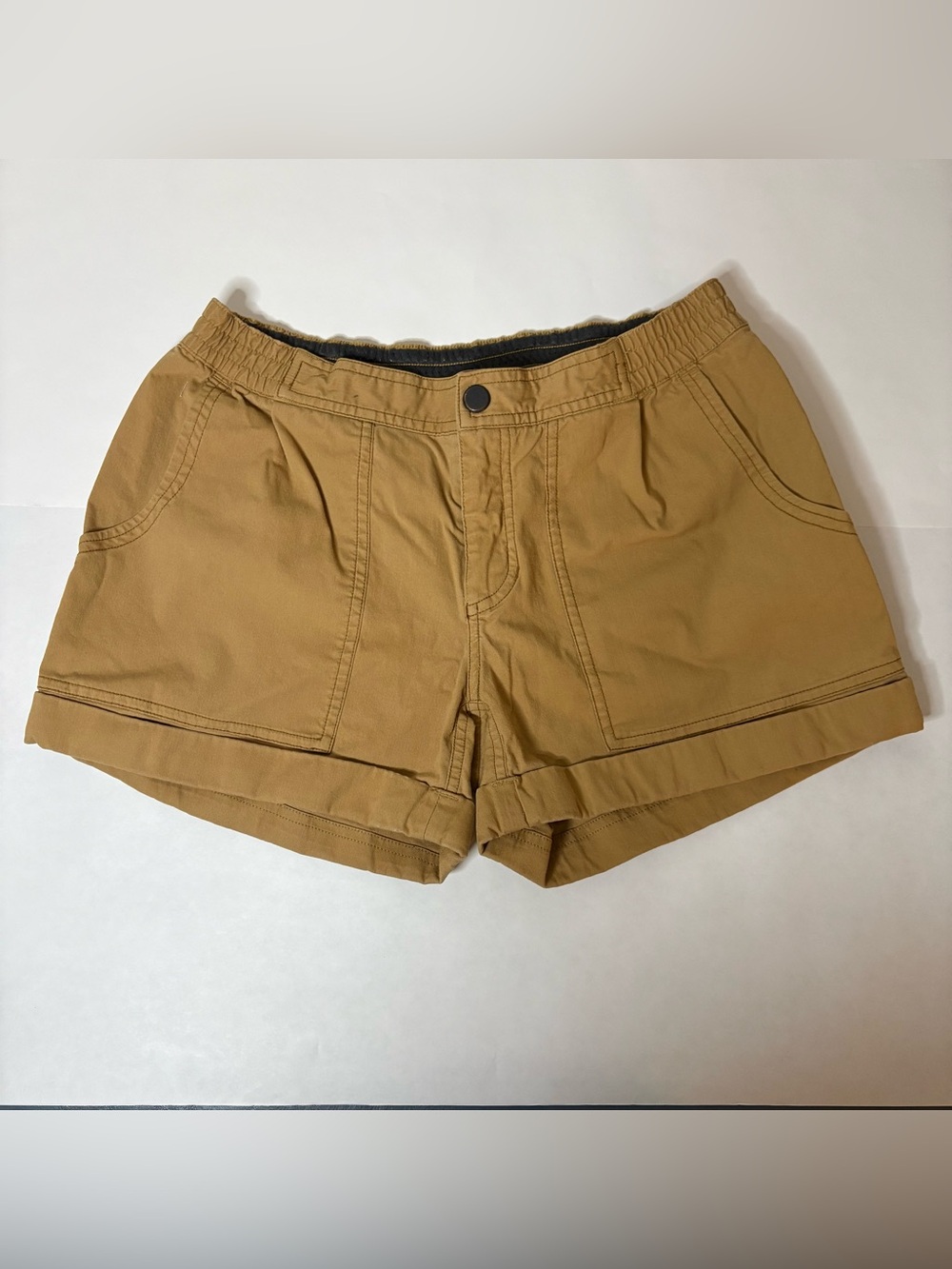 Mountain Hardwear High-Rise Tan Utility Shorts Tan